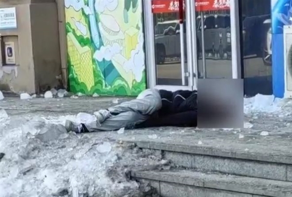 大学生被冰锥砸中倒地 医院回应已身亡：网友惋惜 ！